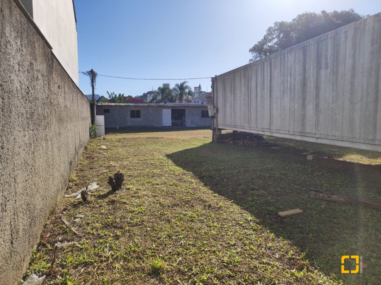 Terreno com 724m², no bairro Fazenda Santo Antônio em São José
