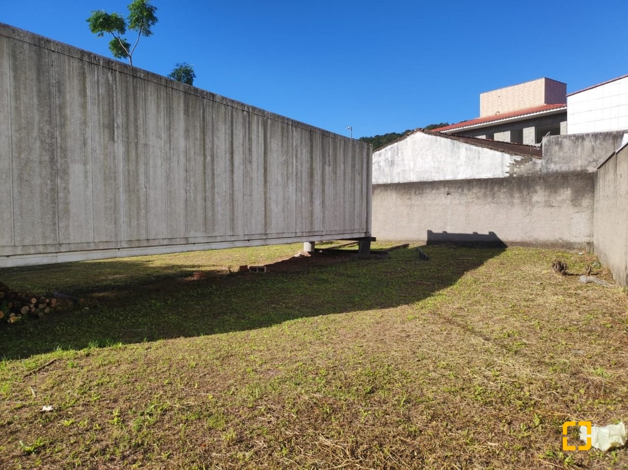 Terreno com 724m², no bairro Fazenda Santo Antônio em São José