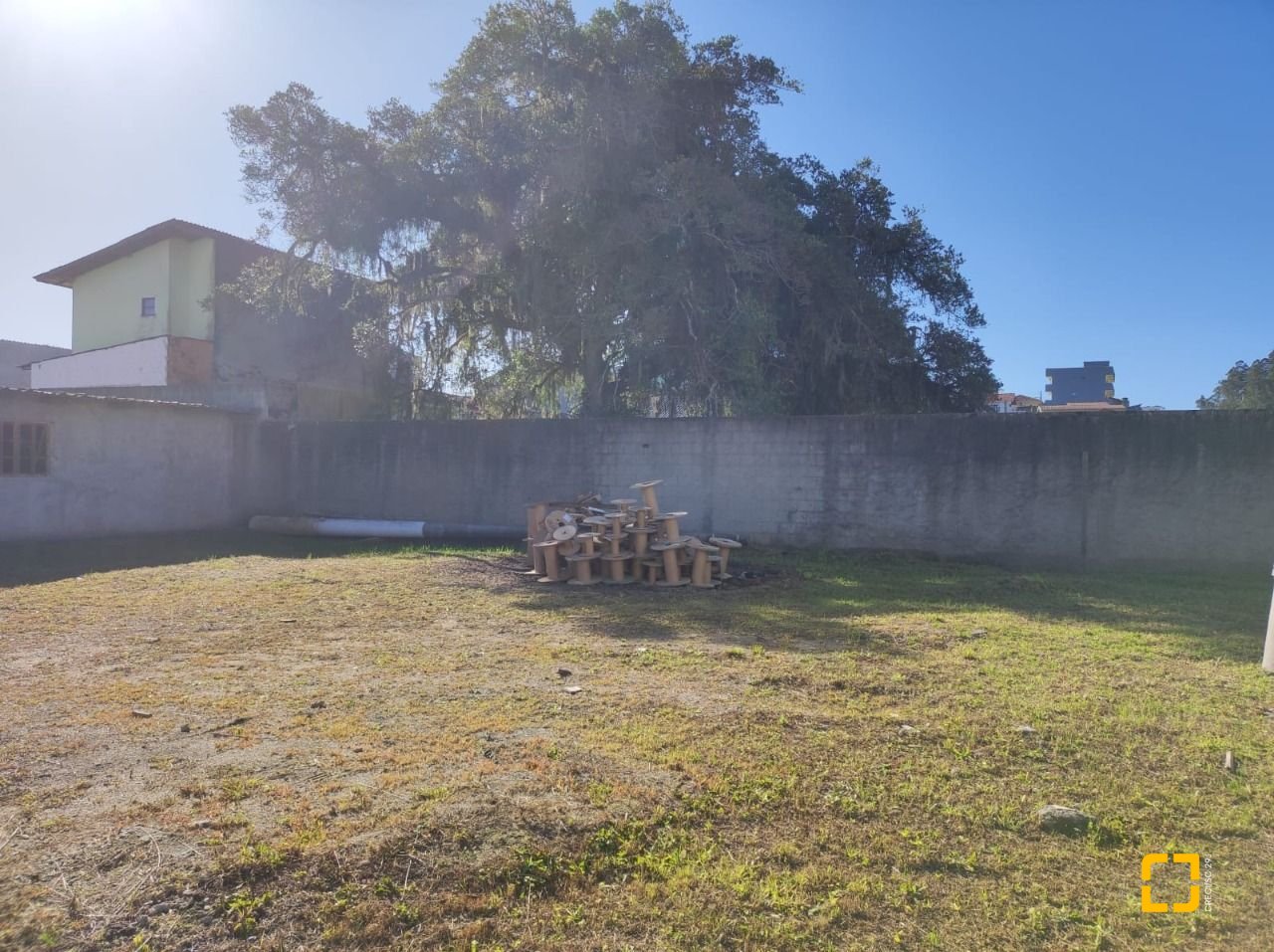 Terreno com 724m², no bairro Fazenda Santo Antônio em São José