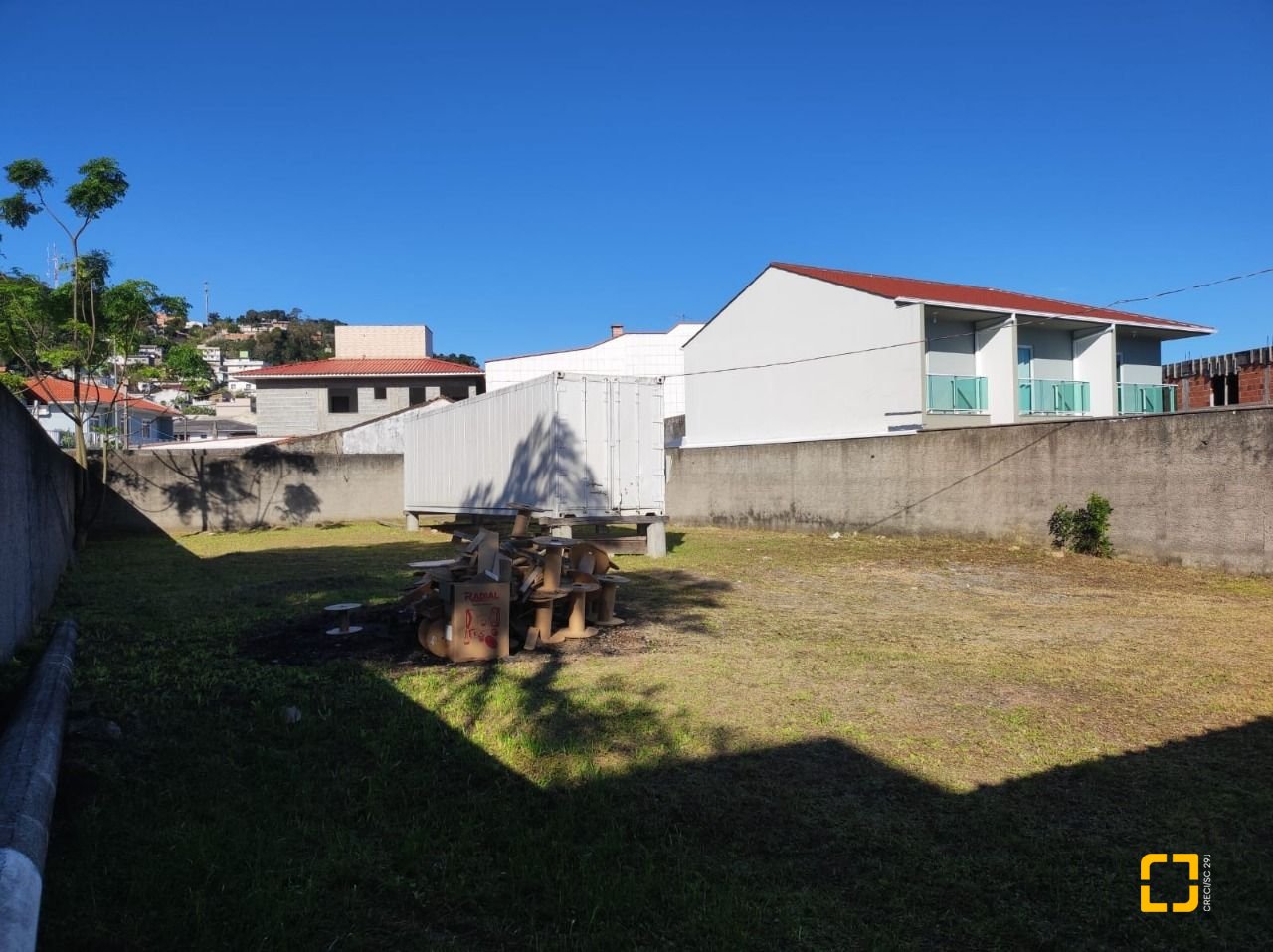 Terreno com 724m², no bairro Fazenda Santo Antônio em São José