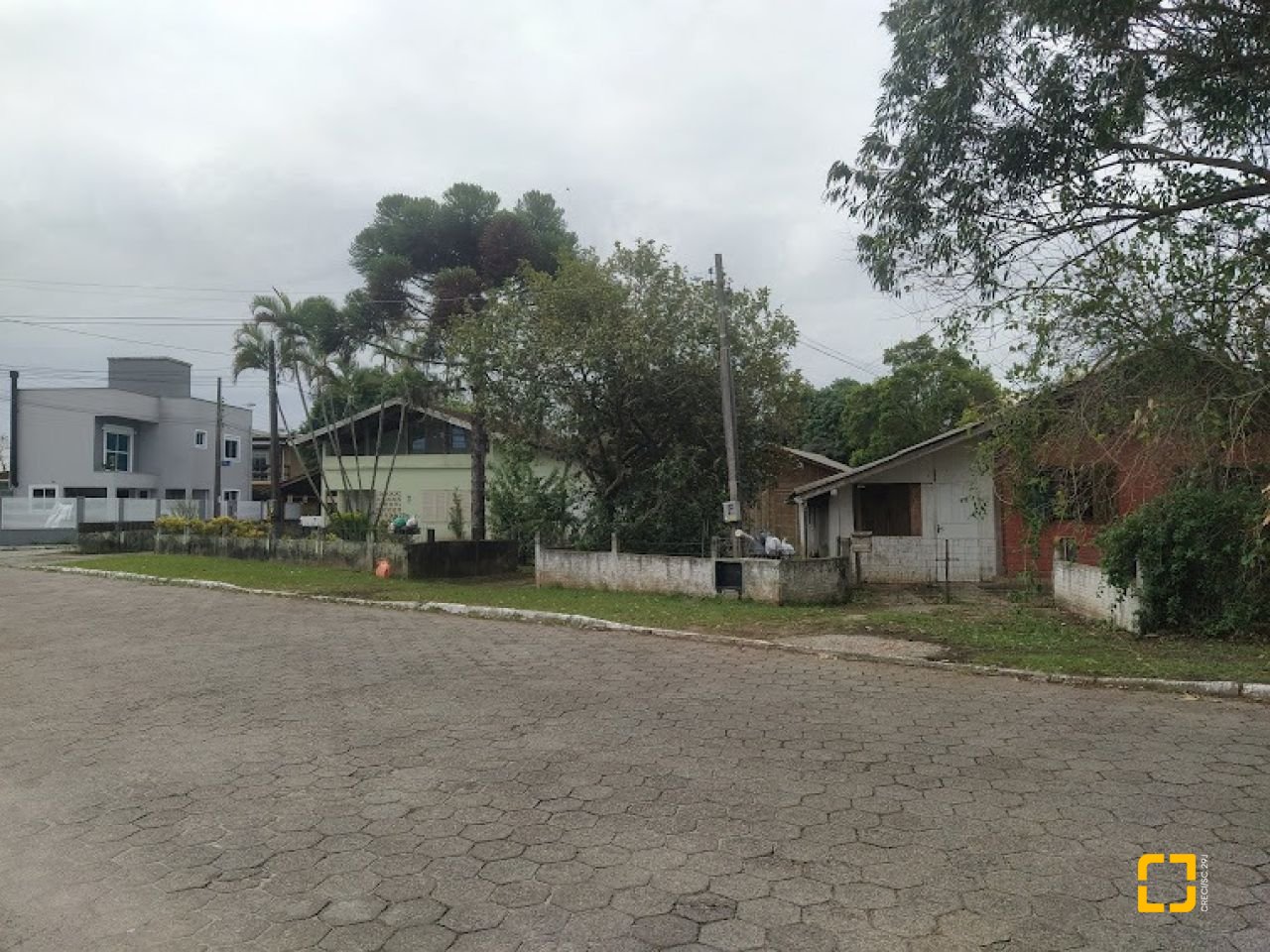 Terreno com 1850m², no bairro Carianos em Florianópolis