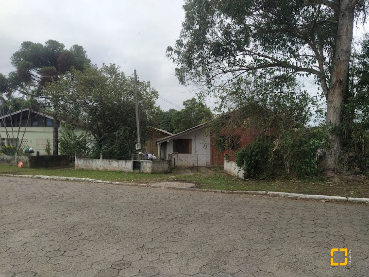 Terreno com 1850m², no bairro Carianos em Florianópolis