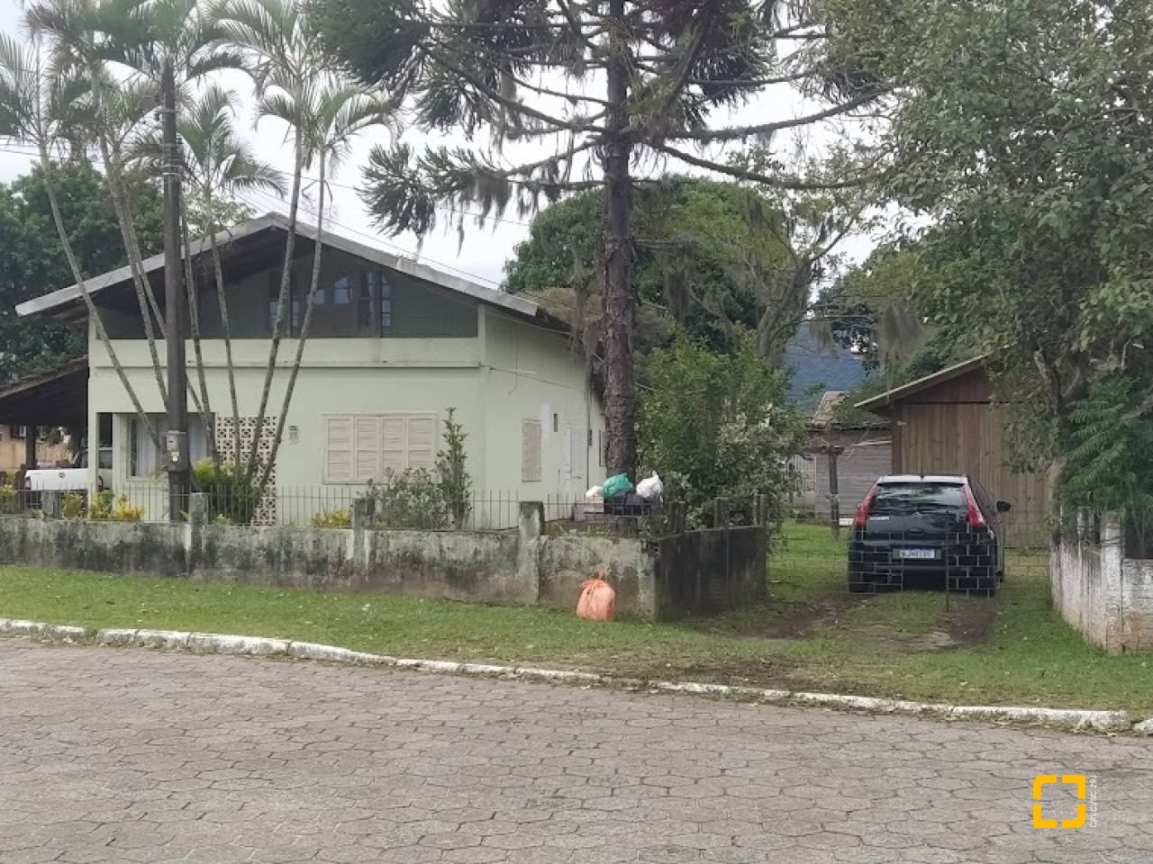 Terreno com 1850m², no bairro Carianos em Florianópolis
