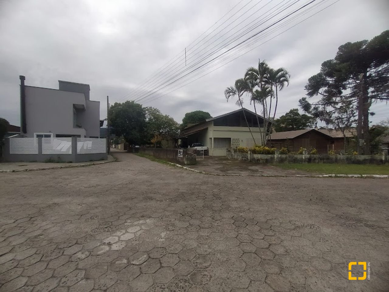 Terreno com 1850m², no bairro Carianos em Florianópolis