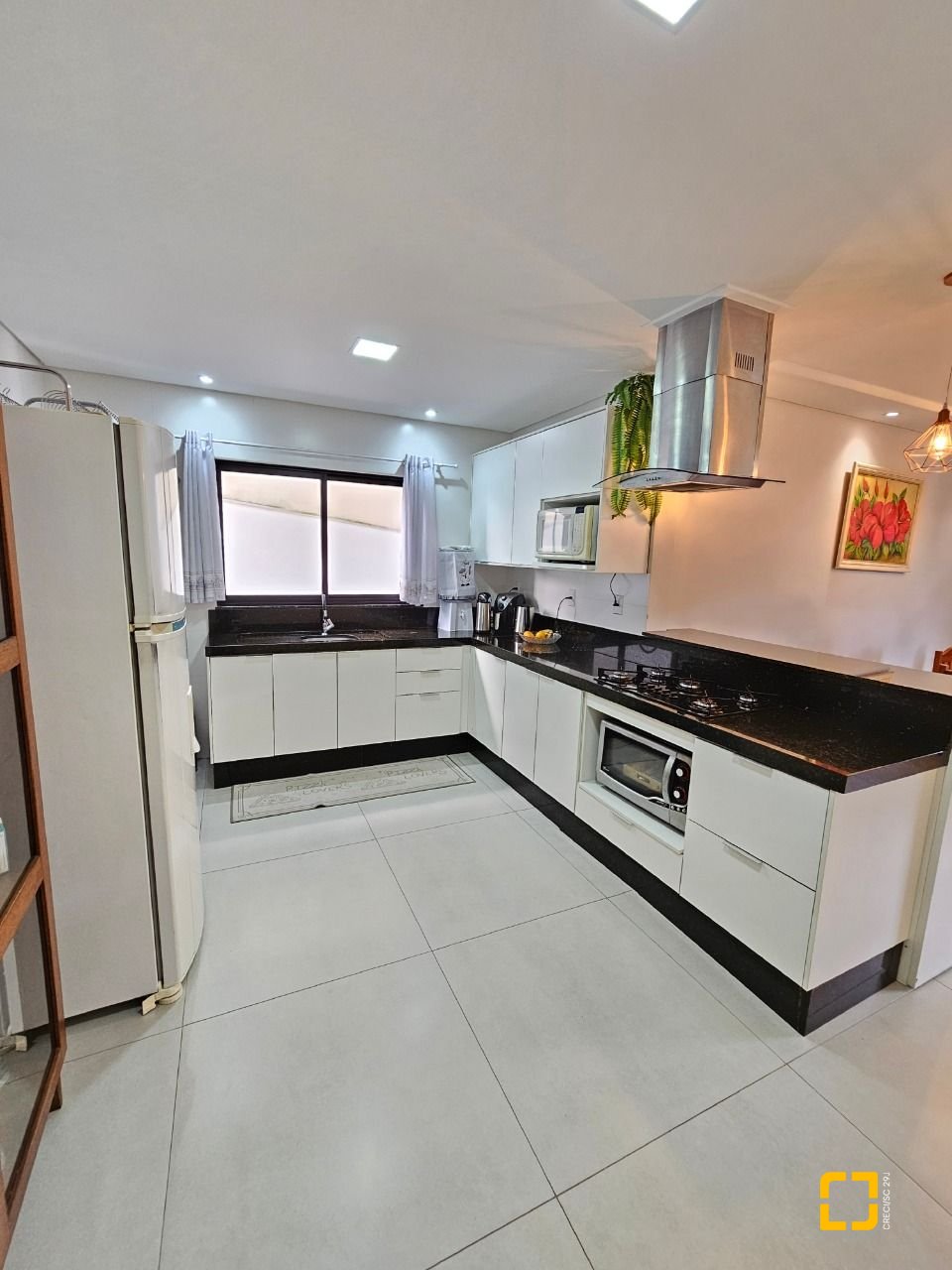 Casa com 160m², 3 quartos (sendo 1 suíte), 2 garagens, no bairro Barreiros em São José