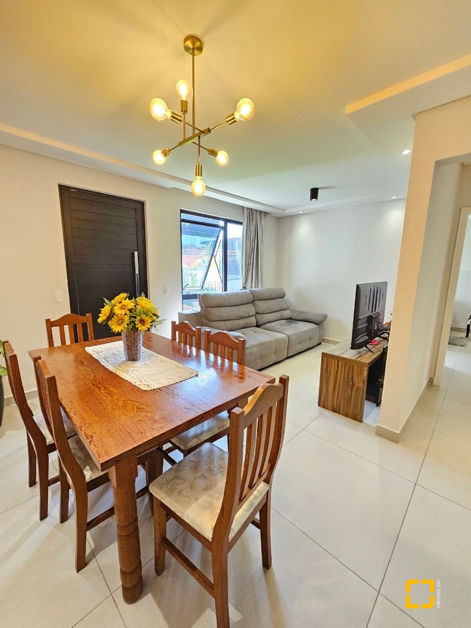 Casa com 160m², 3 quartos (sendo 1 suíte), 2 garagens, no bairro Barreiros em São José