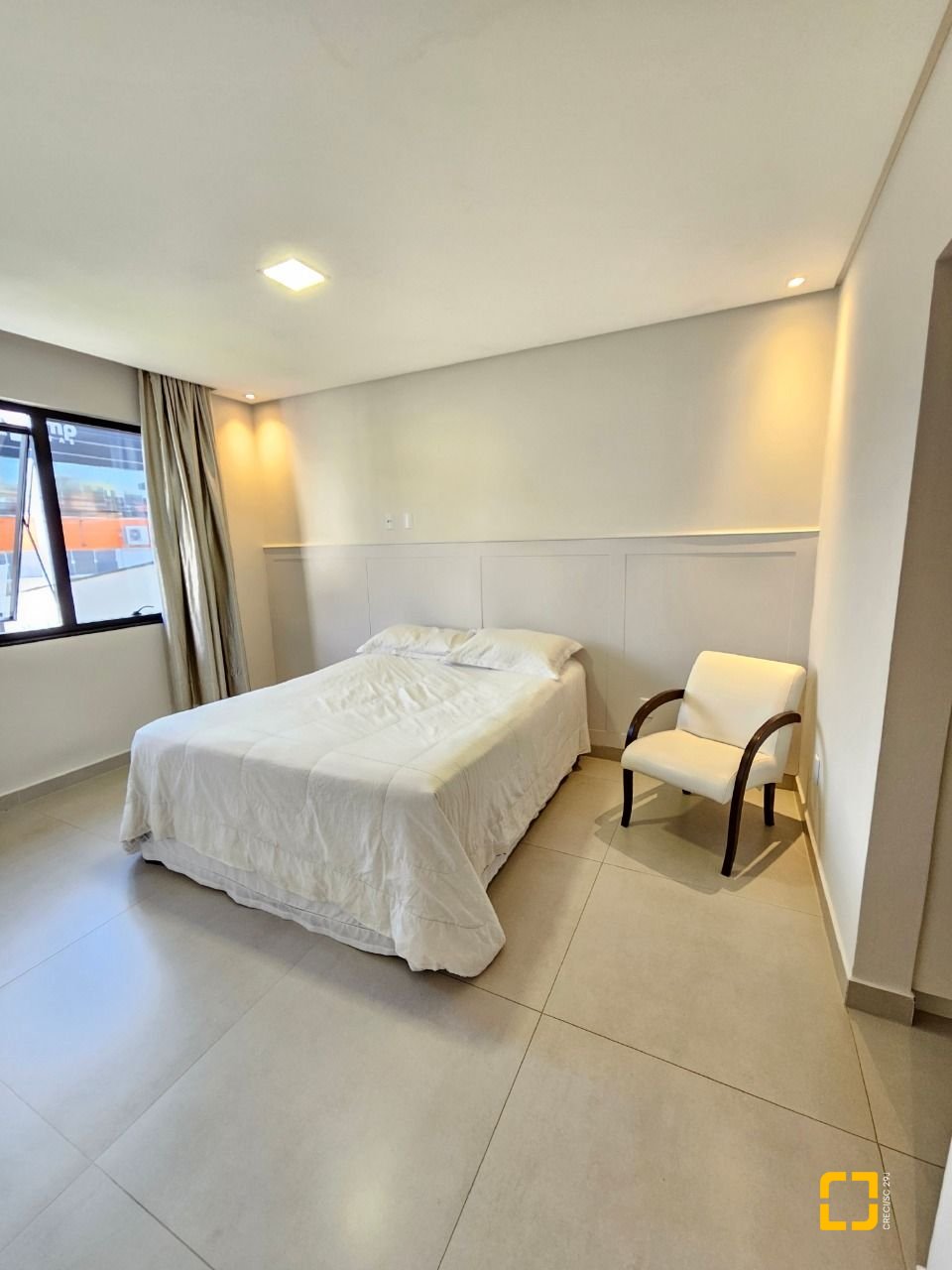 Casa com 160m², 3 quartos (sendo 1 suíte), 2 garagens, no bairro Barreiros em São José