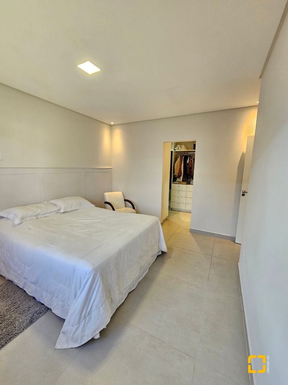 Casa com 160m², 3 quartos (sendo 1 suíte), 2 garagens, no bairro Barreiros em São José