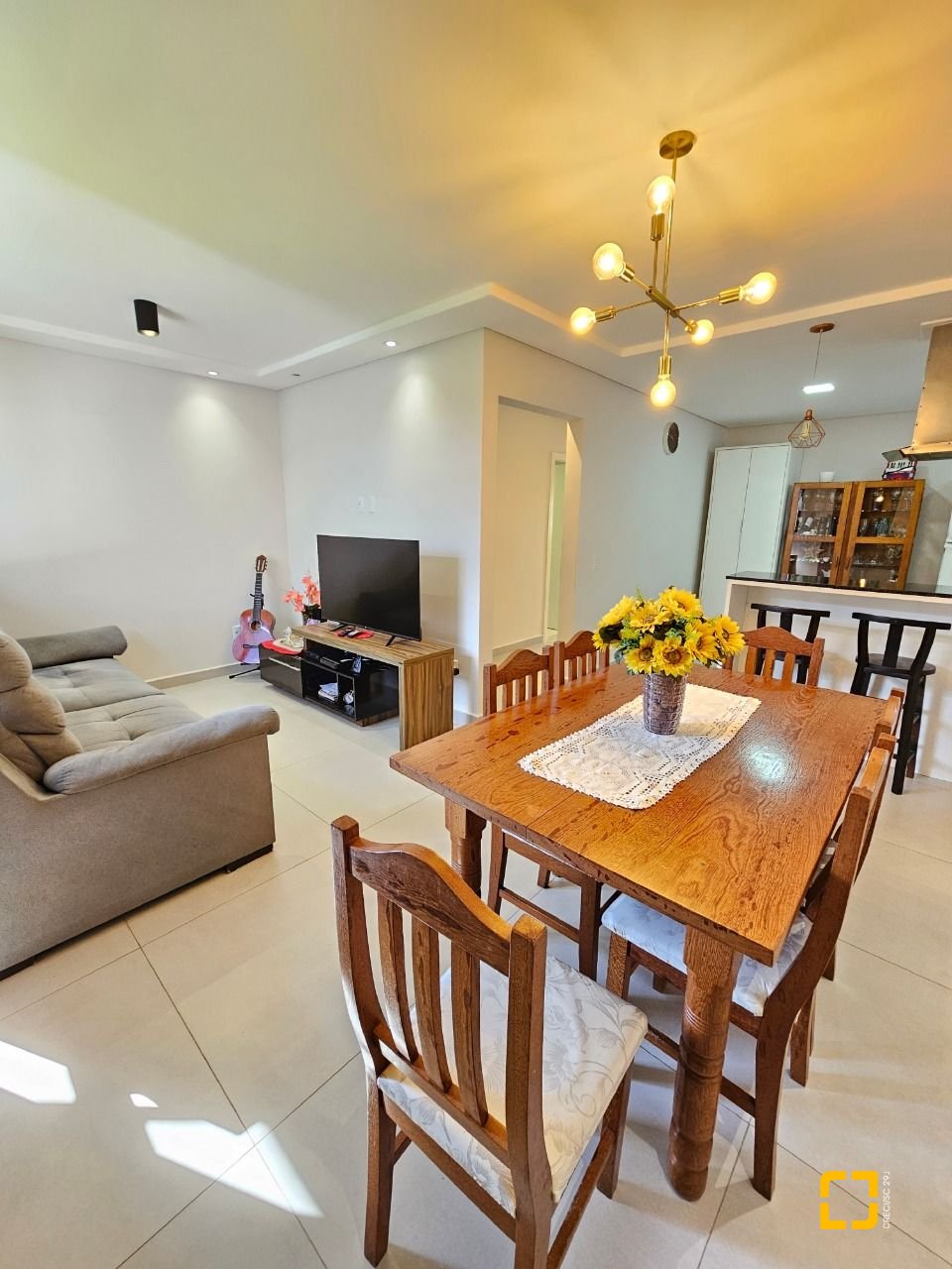 Casa com 160m², 3 quartos (sendo 1 suíte), 2 garagens, no bairro Barreiros em São José
