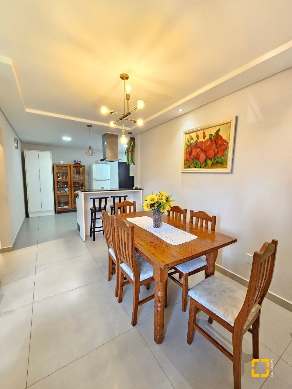 Casa com 160m², 3 quartos (sendo 1 suíte), 2 garagens, no bairro Barreiros em São José