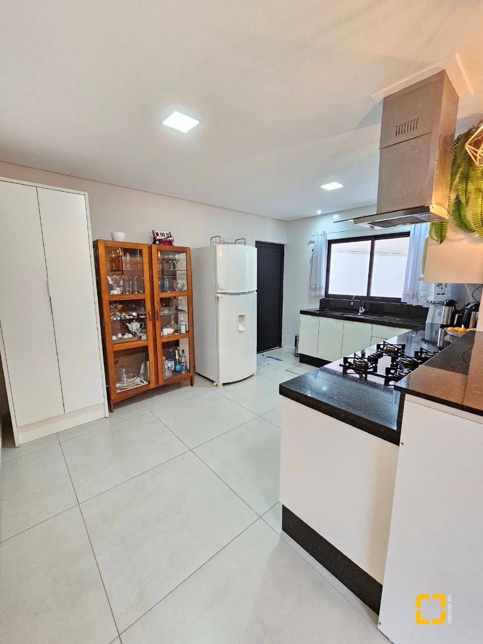 Casa com 160m², 3 quartos (sendo 1 suíte), 2 garagens, no bairro Barreiros em São José