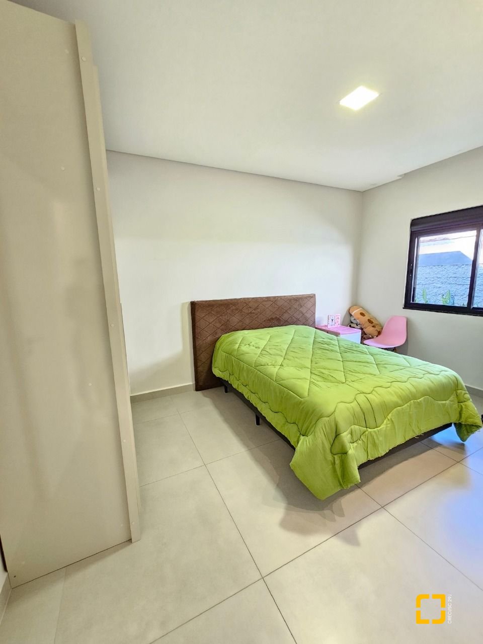 Casa com 160m², 3 quartos (sendo 1 suíte), 2 garagens, no bairro Barreiros em São José