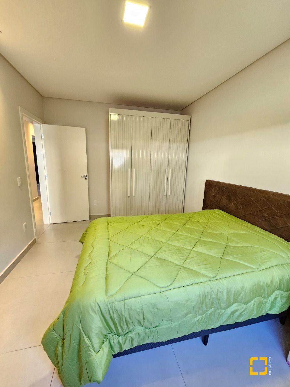 Casa com 160m², 3 quartos (sendo 1 suíte), 2 garagens, no bairro Barreiros em São José