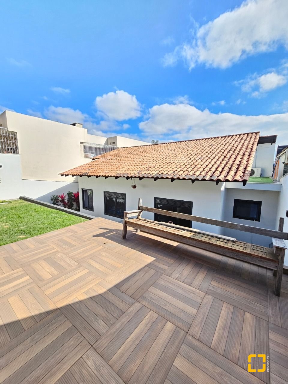 Casa com 160m², 3 quartos (sendo 1 suíte), 2 garagens, no bairro Barreiros em São José