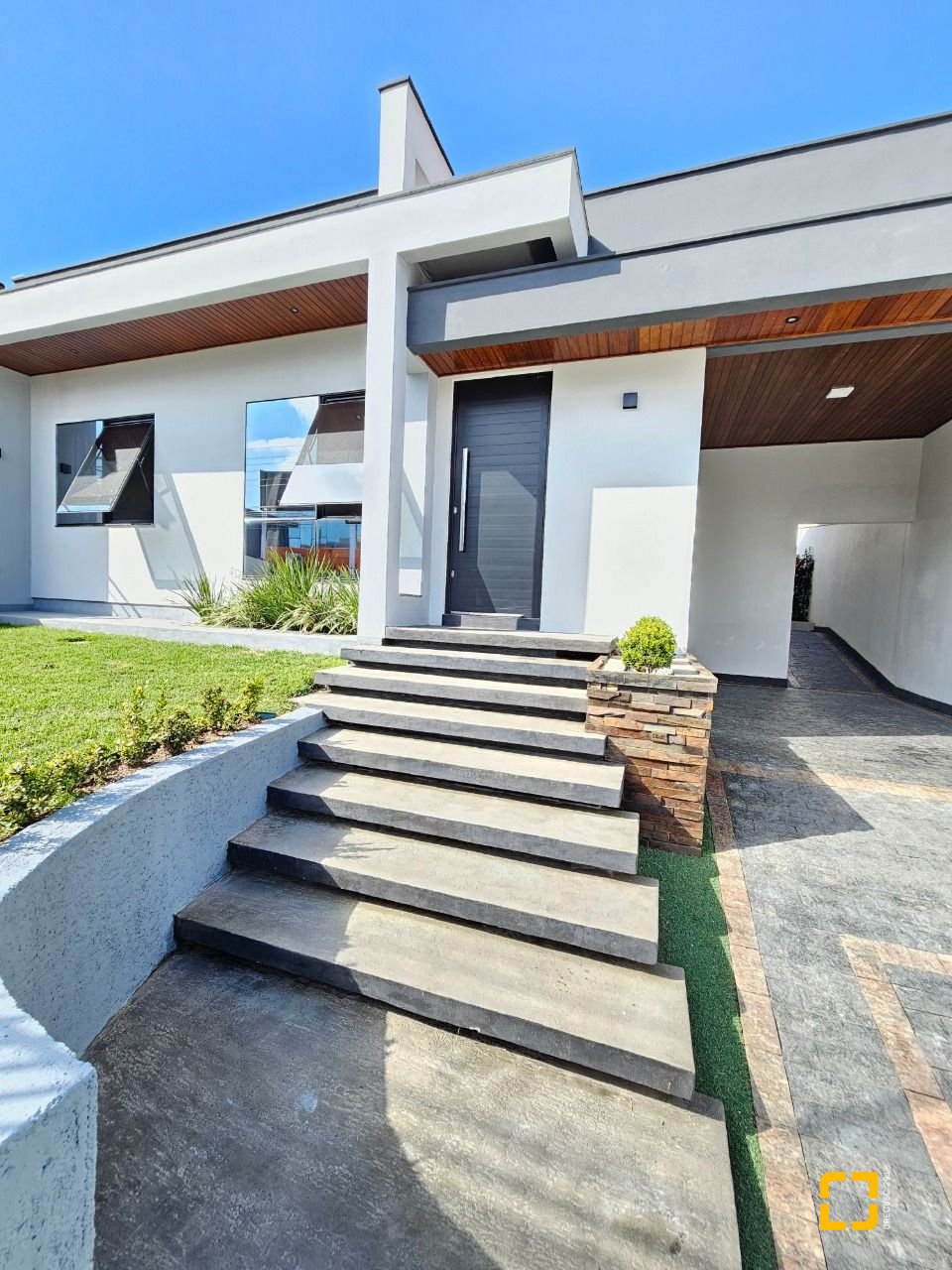 Casa com 160m², 3 quartos (sendo 1 suíte), 2 garagens, no bairro Barreiros em São José