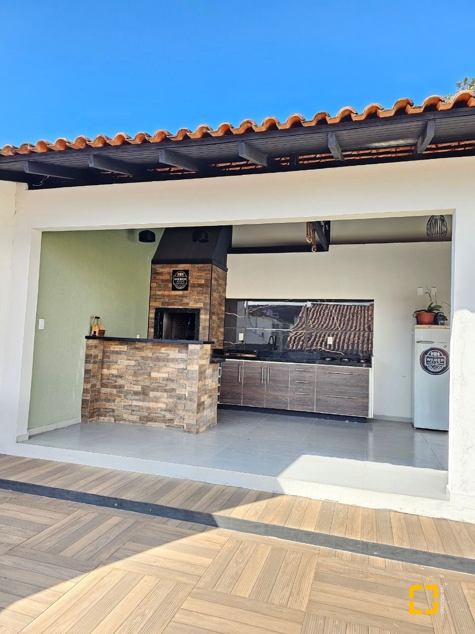 Casa com 160m², 3 quartos (sendo 1 suíte), 2 garagens, no bairro Barreiros em São José