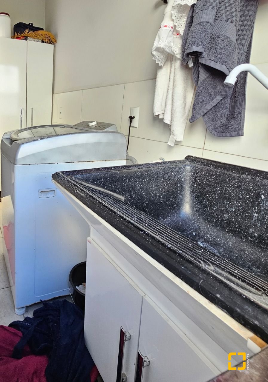 Casa com 160m², 3 quartos (sendo 1 suíte), 2 garagens, no bairro Barreiros em São José