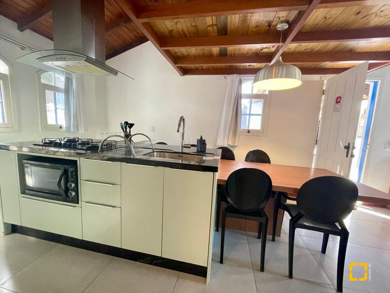 Casa de Condomínio com 63m², 2 quartos (sendo 1 suíte), 1 garagem, no bairro Cachoeira do Bom Jesus em Florianópolis