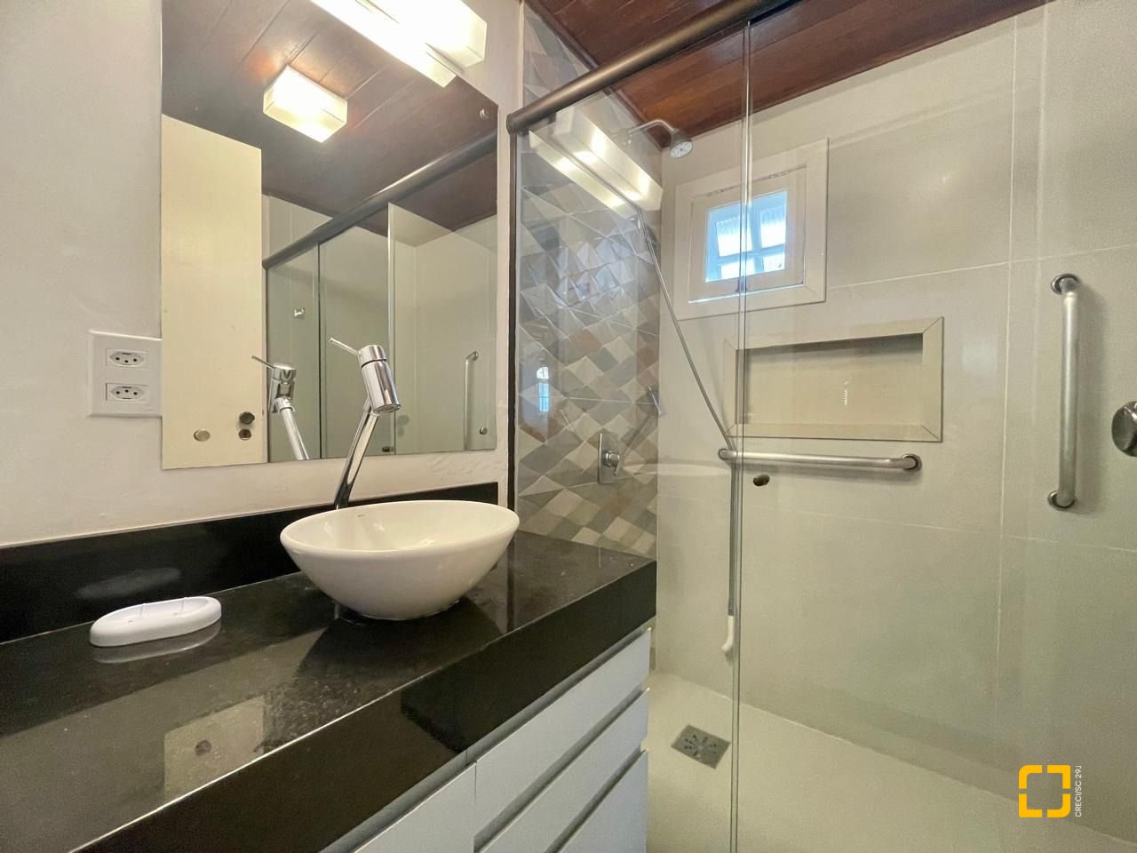 Casa de Condomínio com 63m², 2 quartos (sendo 1 suíte), 1 garagem, no bairro Cachoeira do Bom Jesus em Florianópolis