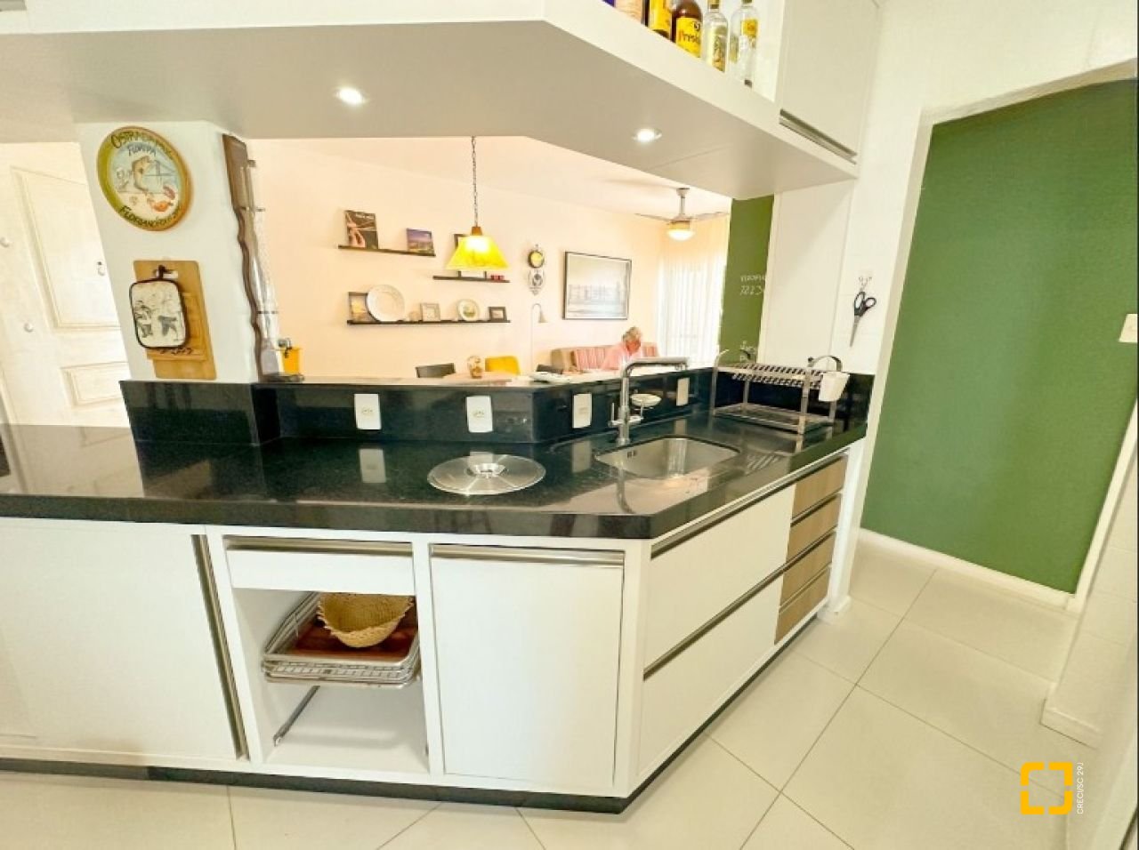 Apartamento com 76m², 3 quartos (sendo 1 suíte), 2 garagens, no bairro Praia Brava em Florianópolis