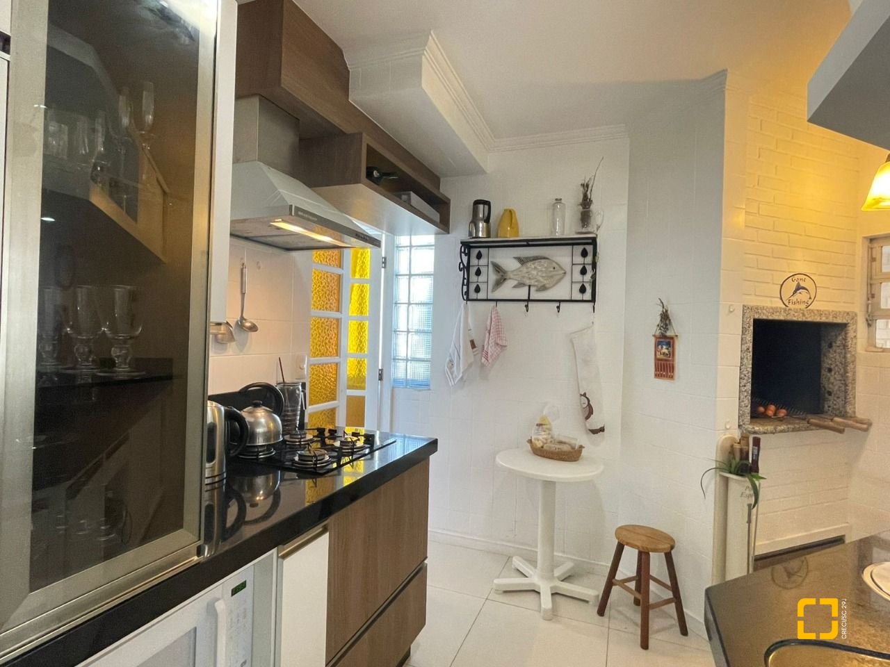Apartamento com 76m², 3 quartos (sendo 1 suíte), 2 garagens, no bairro Praia Brava em Florianópolis