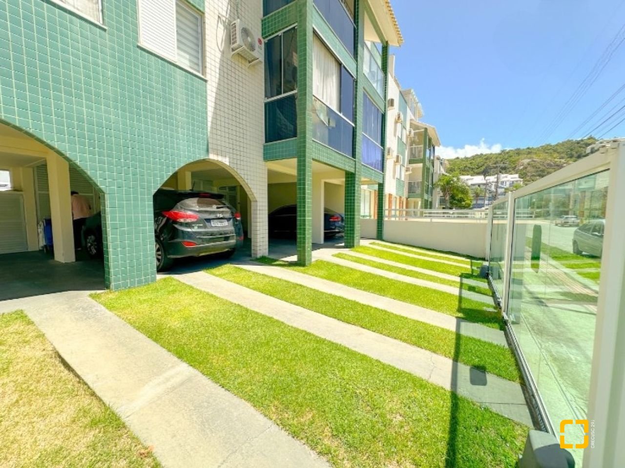Apartamento com 76m², 3 quartos (sendo 1 suíte), 2 garagens, no bairro Praia Brava em Florianópolis