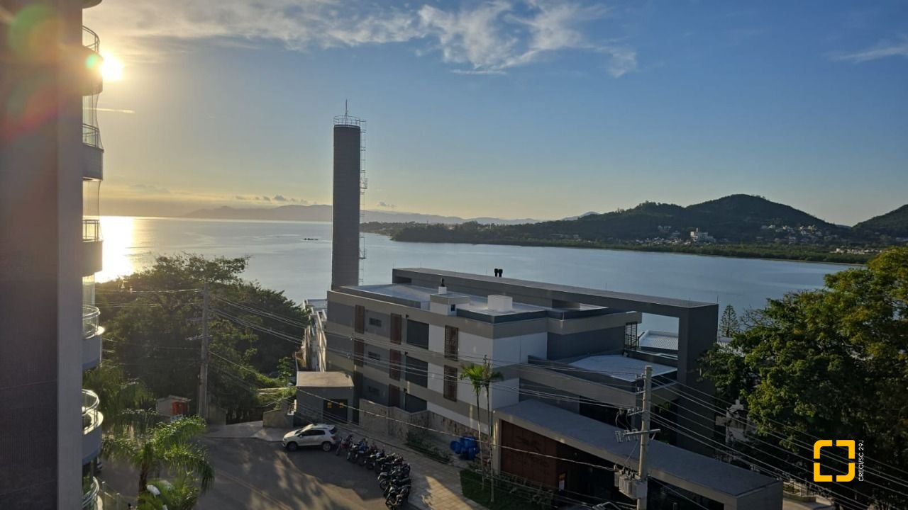 Apartamento com 133m², 6 quartos (sendo 3 suítes), 3 garagens, no bairro João Paulo em Florianópolis