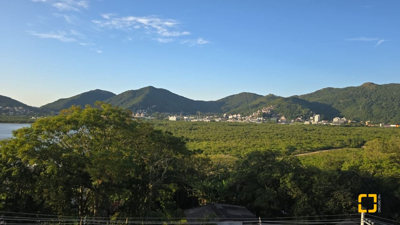 Apartamento com 133m², 6 quartos (sendo 3 suítes), 3 garagens, no bairro João Paulo em Florianópolis