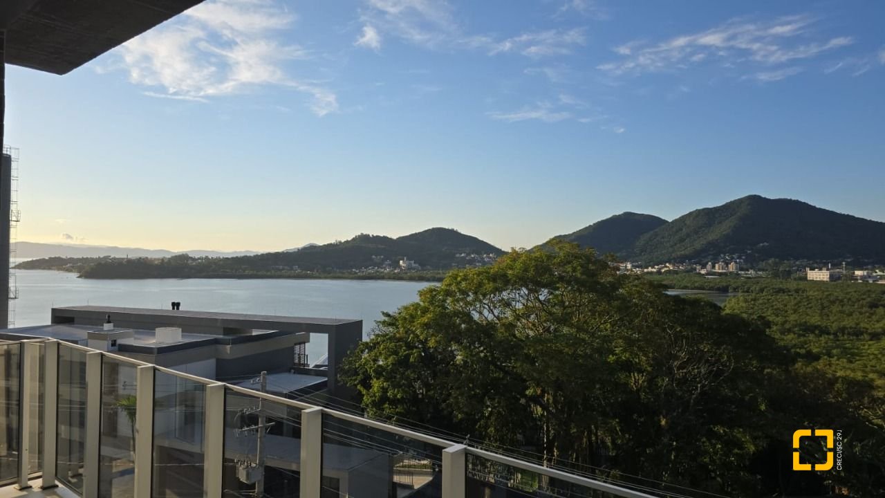 Apartamento com 133m², 6 quartos (sendo 3 suítes), 3 garagens, no bairro João Paulo em Florianópolis