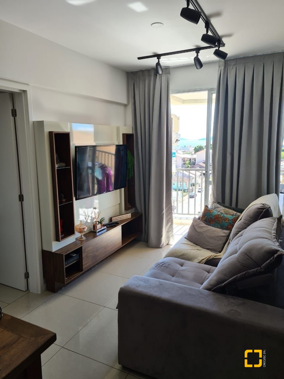 Apartamento com 88m², 3 quartos (sendo 1 suíte), 2 garagens, no bairro Jardim Cidade de Florianópolis em São José