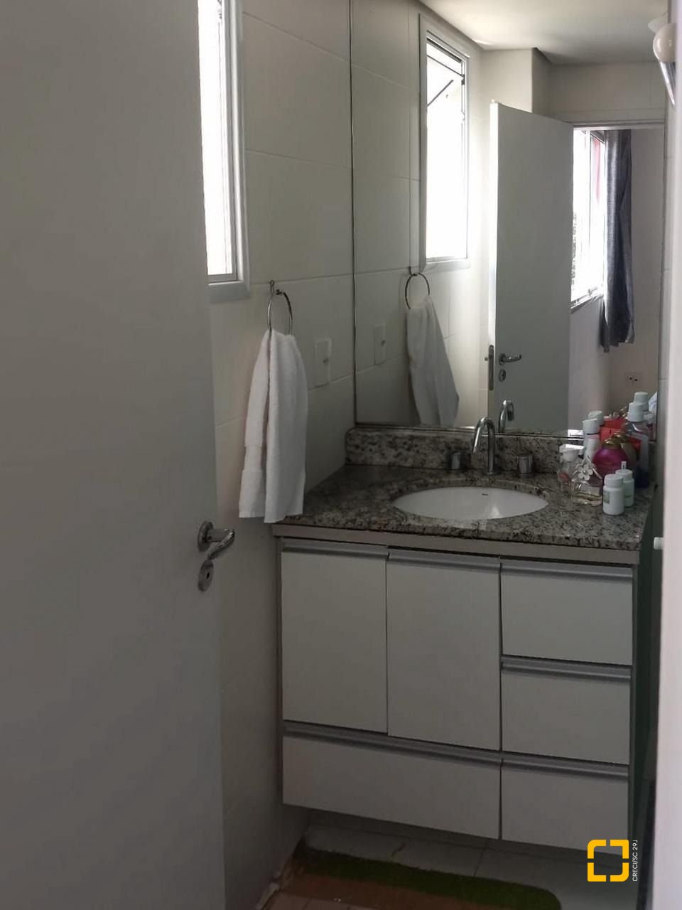 Apartamento com 88m², 3 quartos (sendo 1 suíte), 2 garagens, no bairro Jardim Cidade de Florianópolis em São José