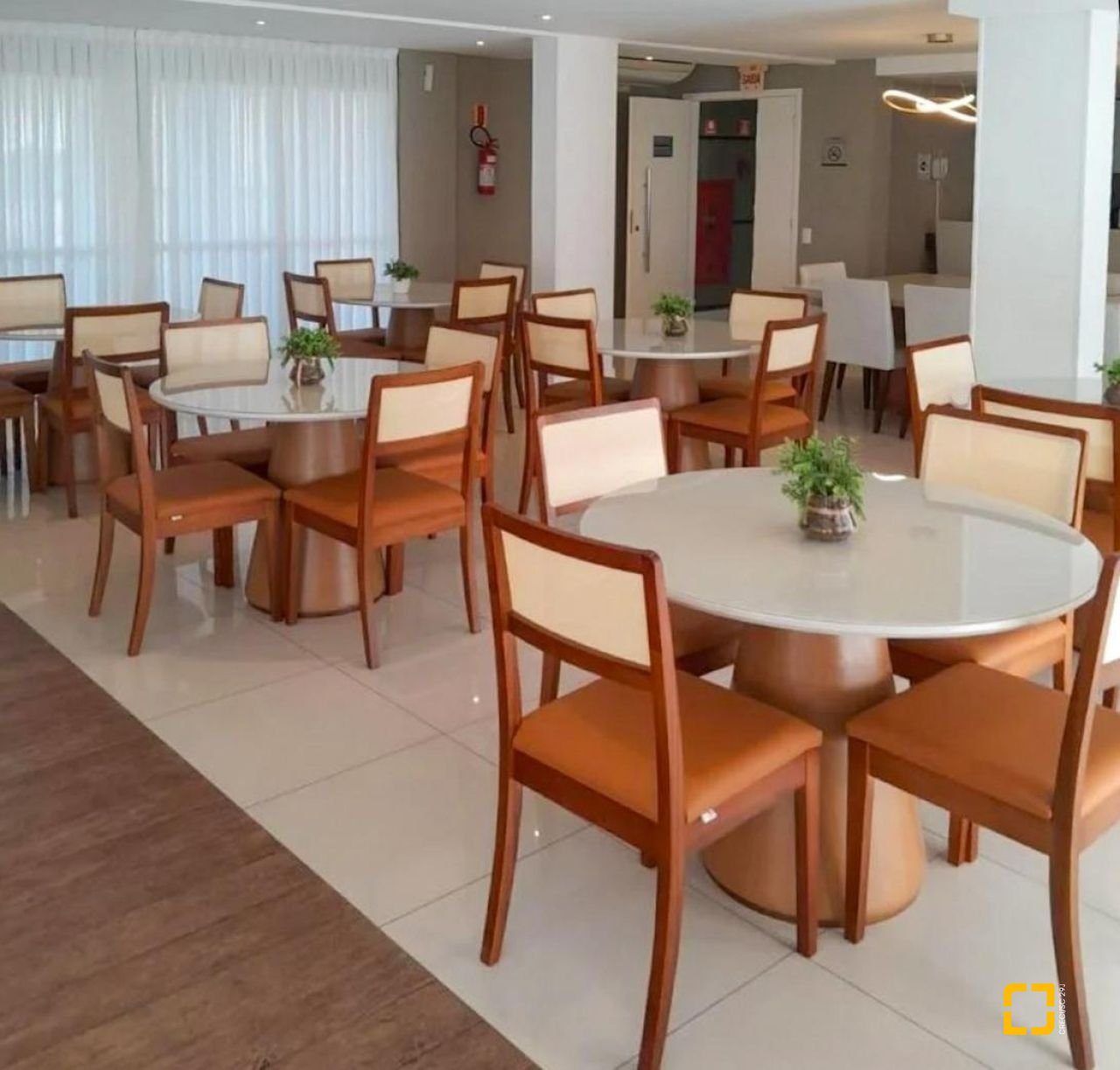 Apartamento com 88m², 3 quartos (sendo 1 suíte), 2 garagens, no bairro Jardim Cidade de Florianópolis em São José