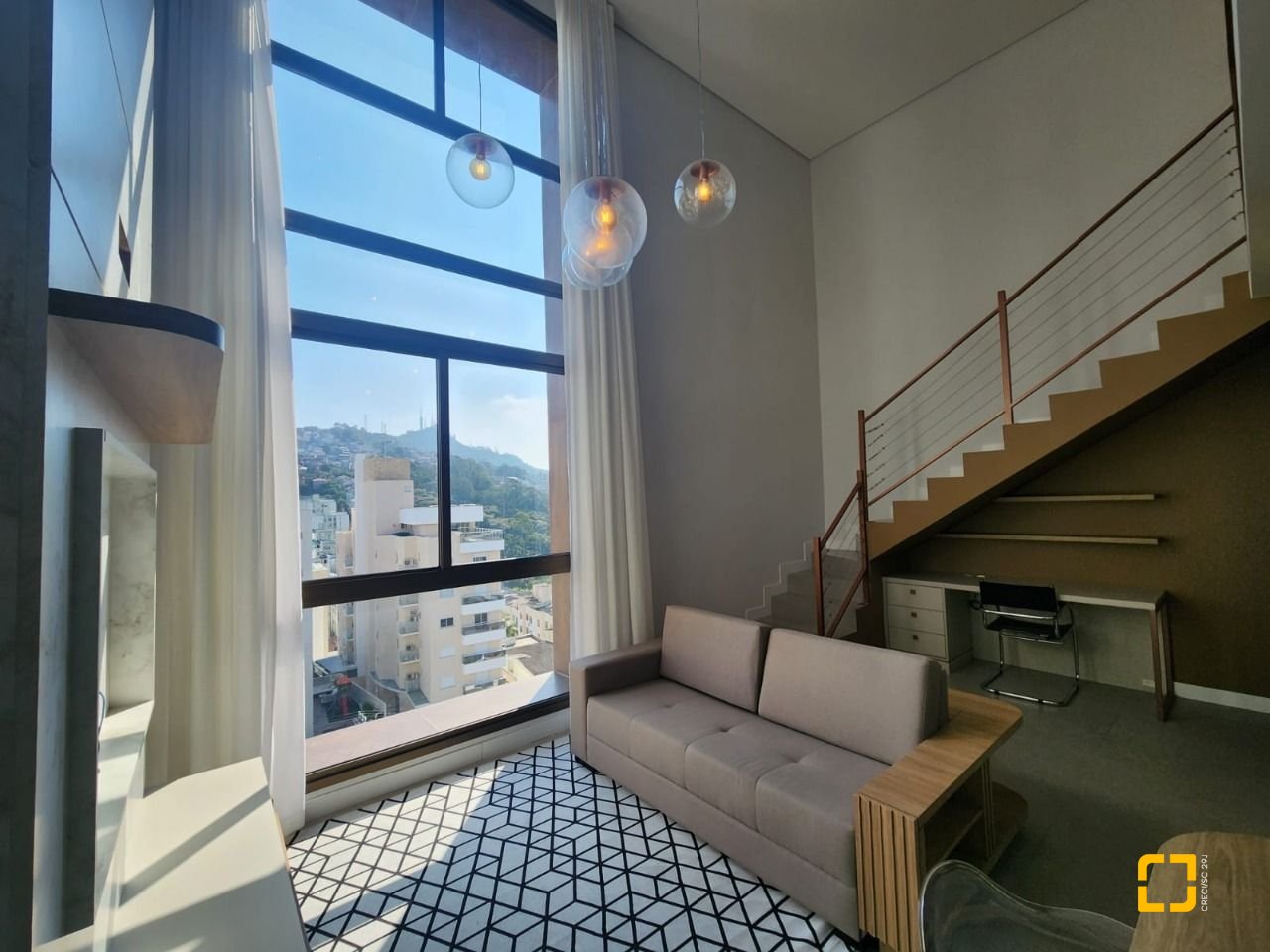Apartamento com 60m², 2 quartos (sendo 1 suíte), 1 garagem, no bairro Carvoeira em Florianópolis