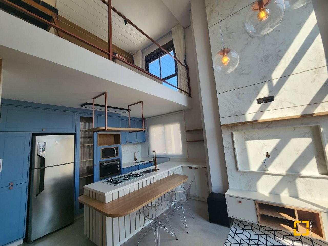 Apartamento com 60m², 2 quartos (sendo 1 suíte), 1 garagem, no bairro Carvoeira em Florianópolis