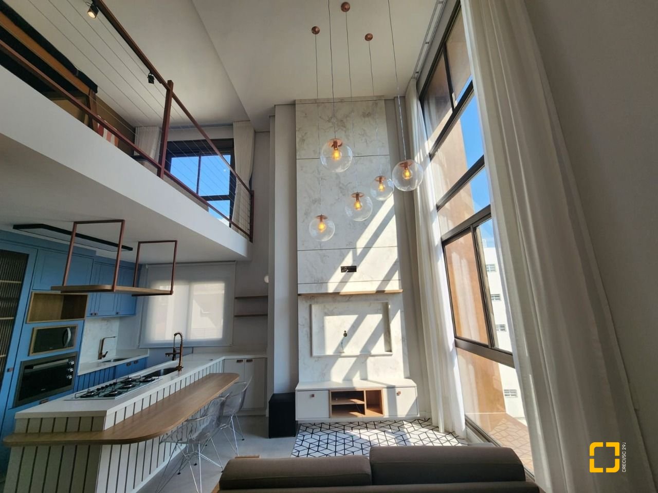 Apartamento com 60m², 2 quartos (sendo 1 suíte), 1 garagem, no bairro Carvoeira em Florianópolis