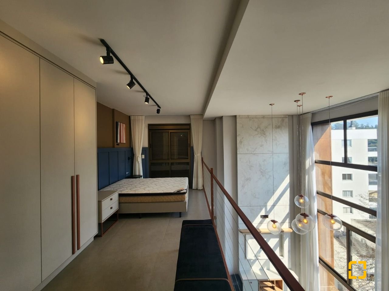 Apartamento com 60m², 2 quartos (sendo 1 suíte), 1 garagem, no bairro Carvoeira em Florianópolis