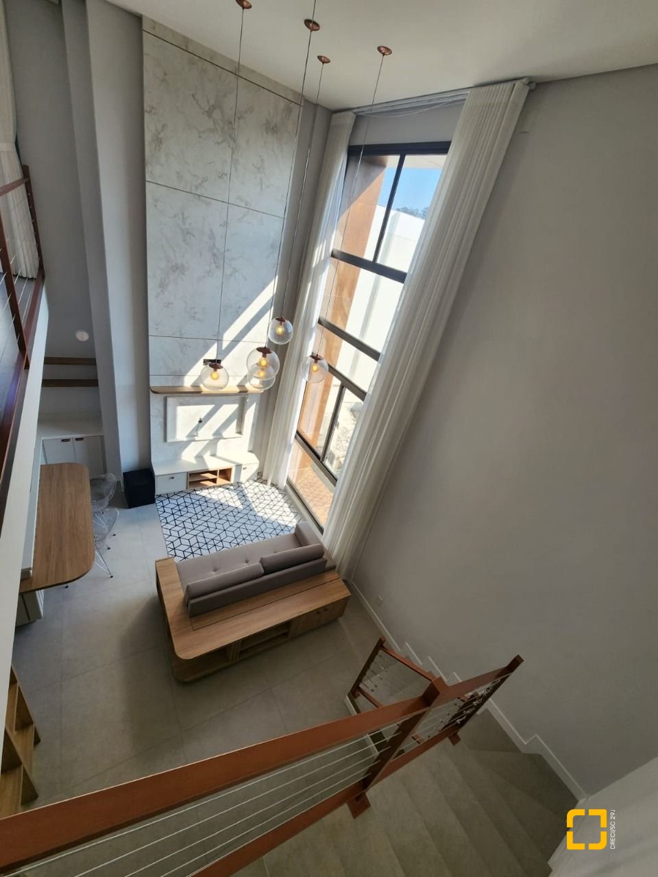 Apartamento com 60m², 2 quartos (sendo 1 suíte), 1 garagem, no bairro Carvoeira em Florianópolis