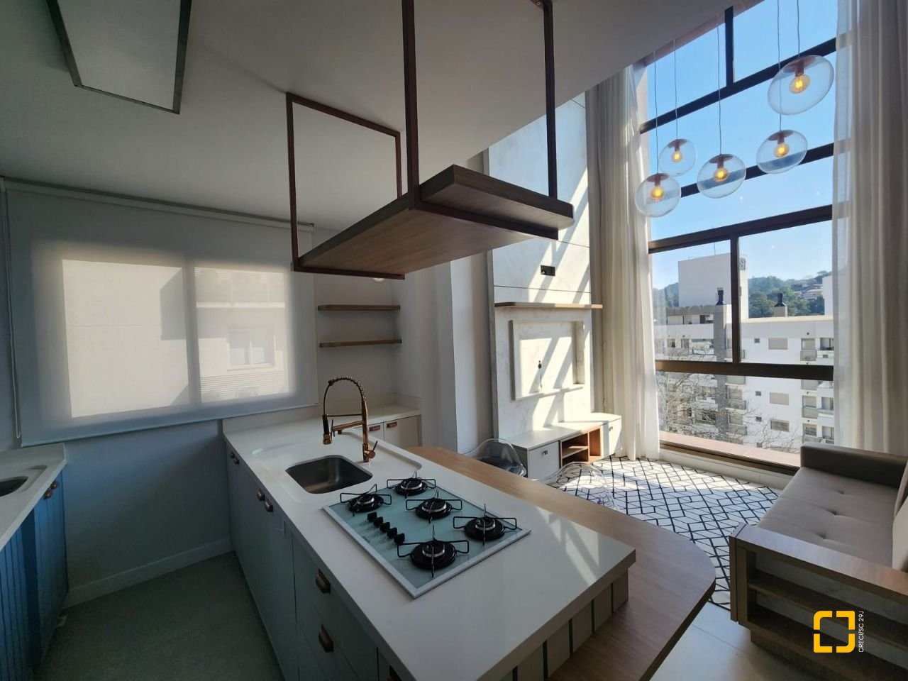Apartamento com 60m², 2 quartos (sendo 1 suíte), 1 garagem, no bairro Carvoeira em Florianópolis