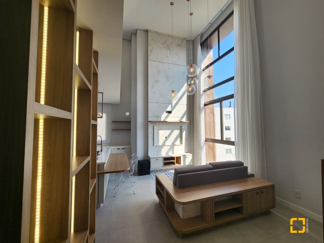 Apartamento com 60m², 2 quartos (sendo 1 suíte), 1 garagem, no bairro Carvoeira em Florianópolis