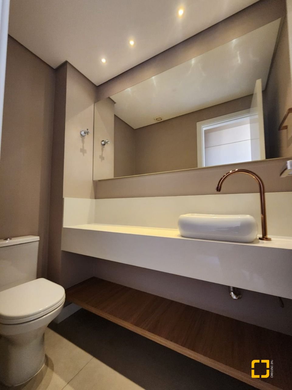 Apartamento com 60m², 2 quartos (sendo 1 suíte), 1 garagem, no bairro Carvoeira em Florianópolis