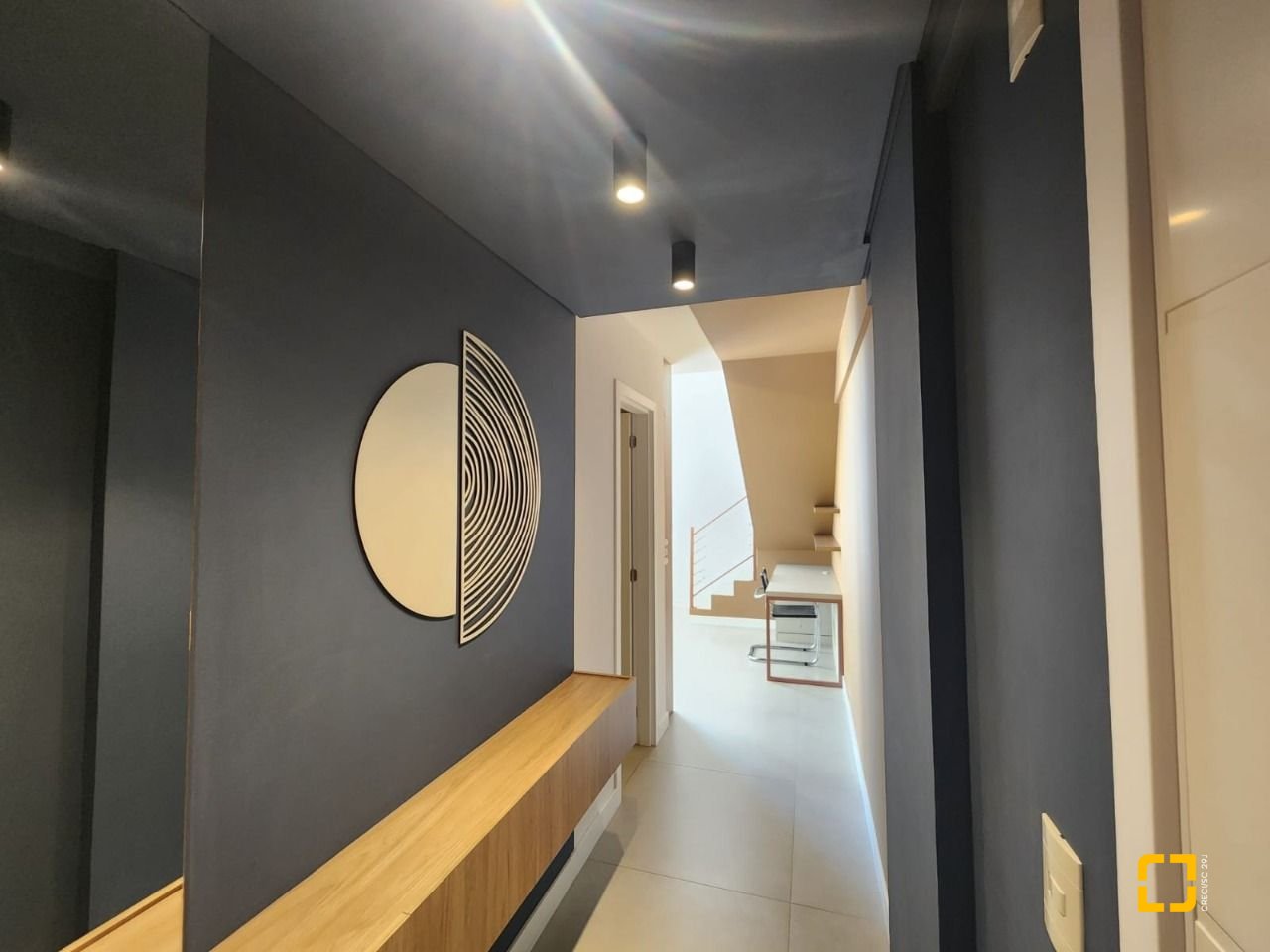 Apartamento com 60m², 2 quartos (sendo 1 suíte), 1 garagem, no bairro Carvoeira em Florianópolis