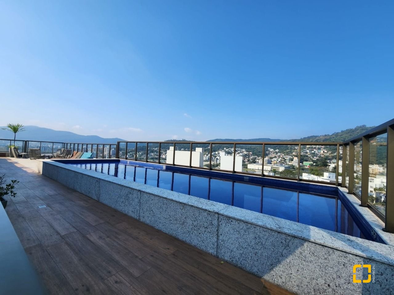 Apartamento com 60m², 2 quartos (sendo 1 suíte), 1 garagem, no bairro Carvoeira em Florianópolis