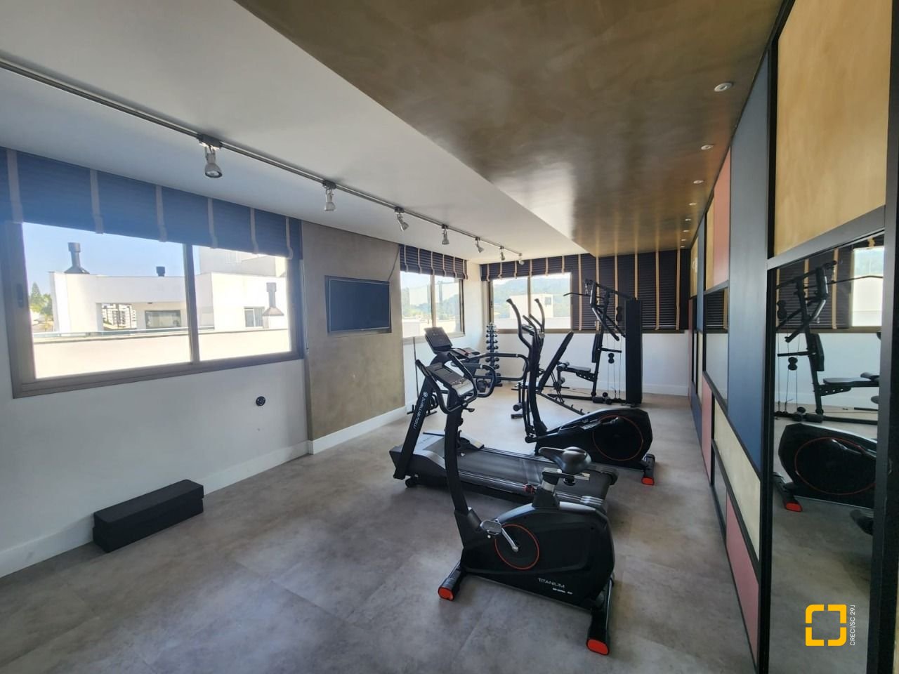 Apartamento com 60m², 2 quartos (sendo 1 suíte), 1 garagem, no bairro Carvoeira em Florianópolis