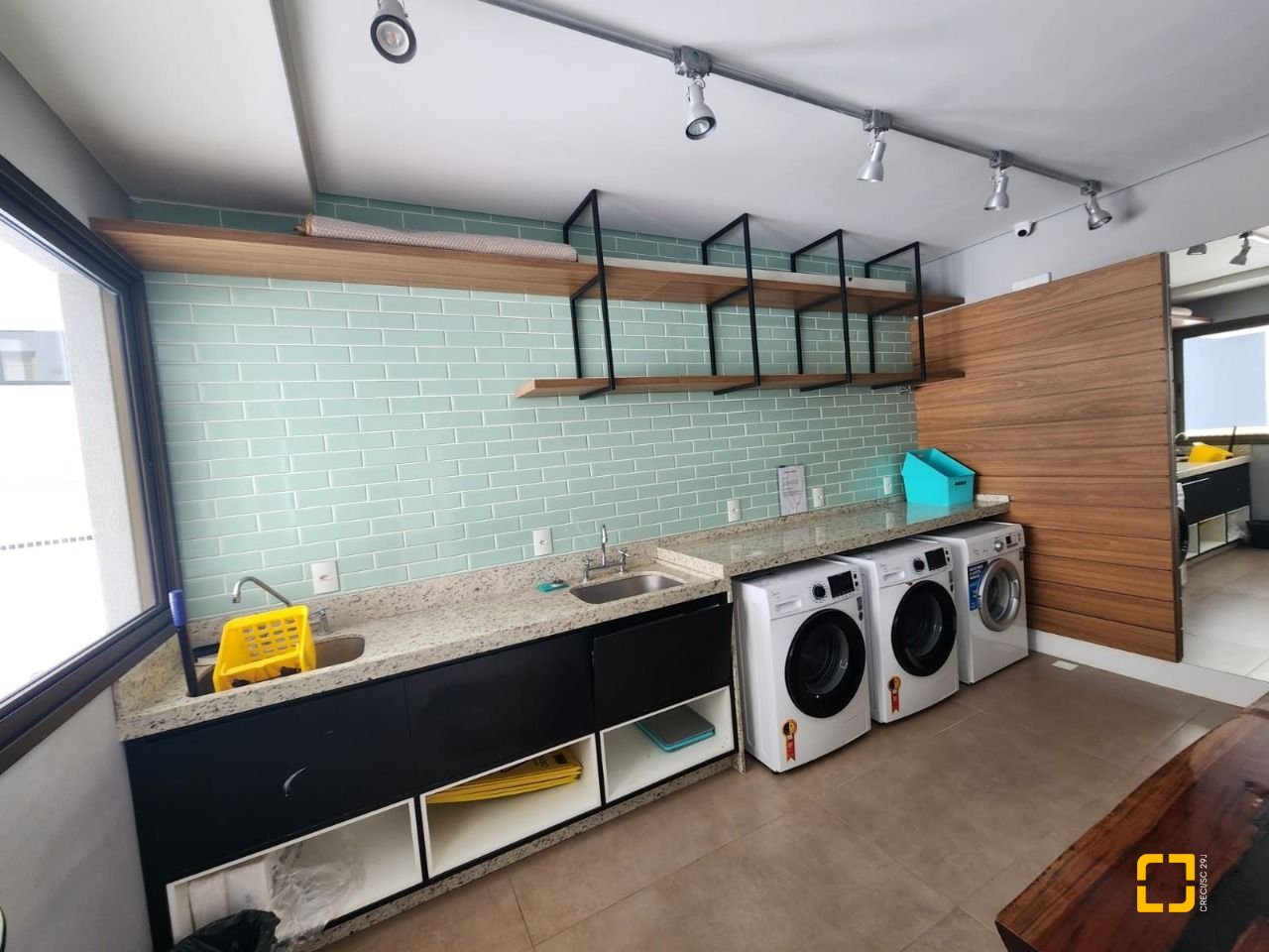 Apartamento com 60m², 2 quartos (sendo 1 suíte), 1 garagem, no bairro Carvoeira em Florianópolis