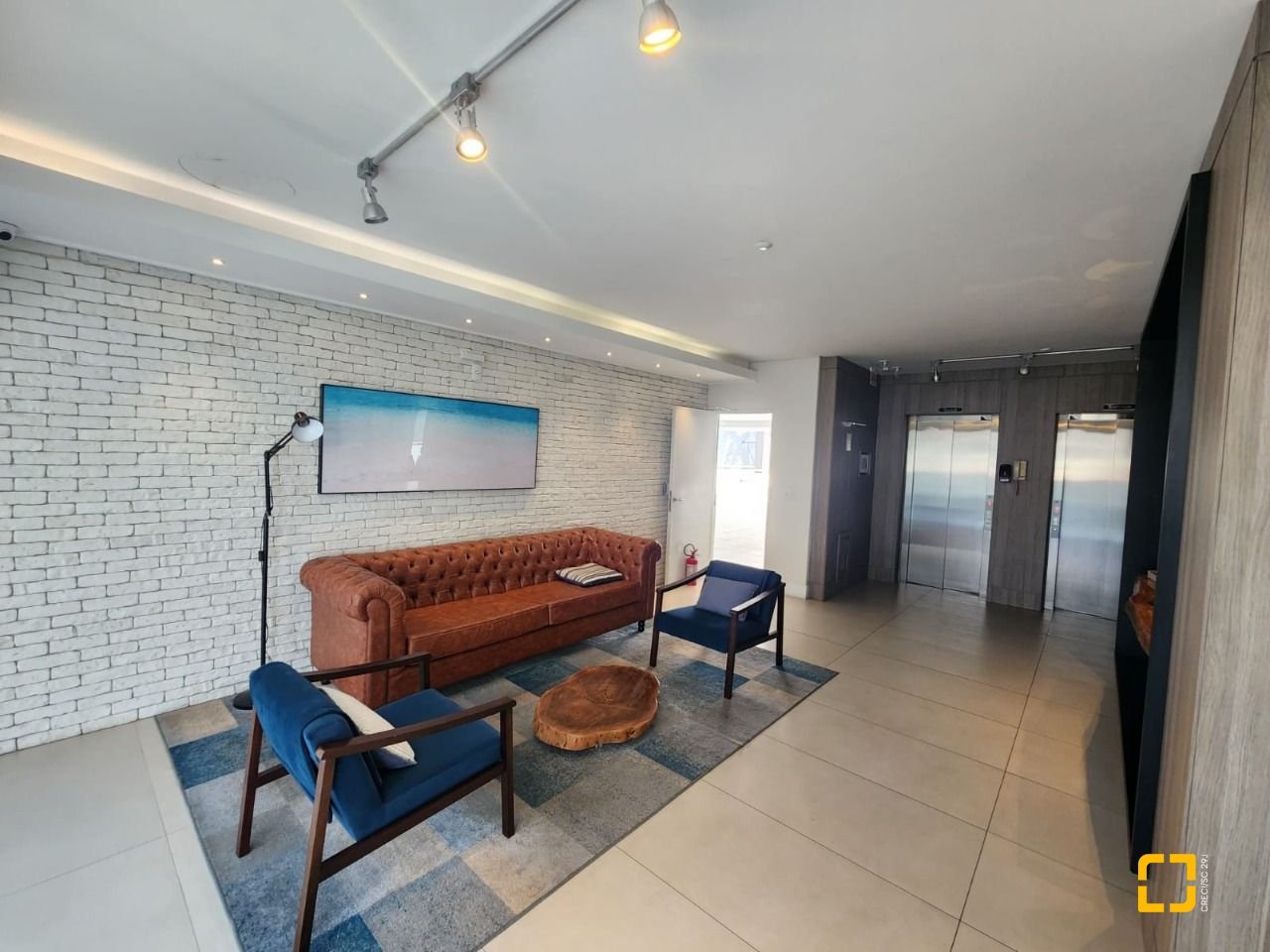 Apartamento com 60m², 2 quartos (sendo 1 suíte), 1 garagem, no bairro Carvoeira em Florianópolis