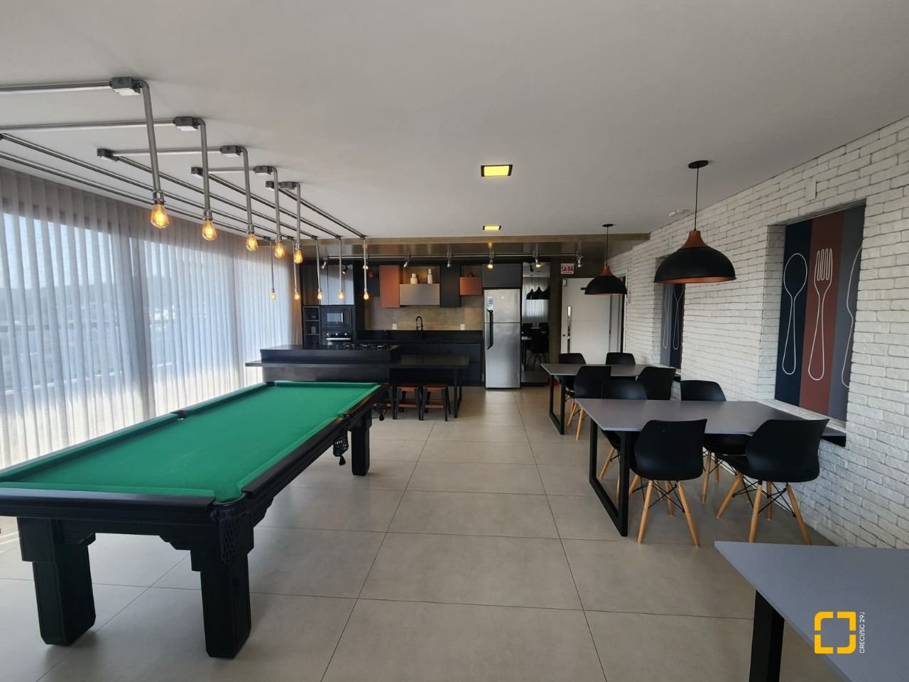 Apartamento com 60m², 2 quartos (sendo 1 suíte), 1 garagem, no bairro Carvoeira em Florianópolis