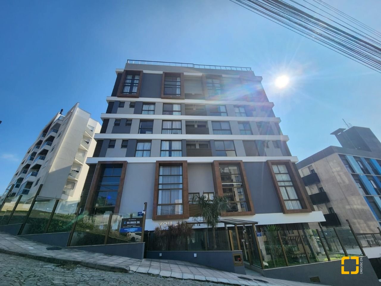 Apartamento com 60m², 2 quartos (sendo 1 suíte), 1 garagem, no bairro Carvoeira em Florianópolis