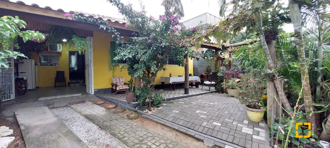 Casa com 90m², 4 quartos, 2 garagens, no bairro Rio Vermelho em Florianópolis