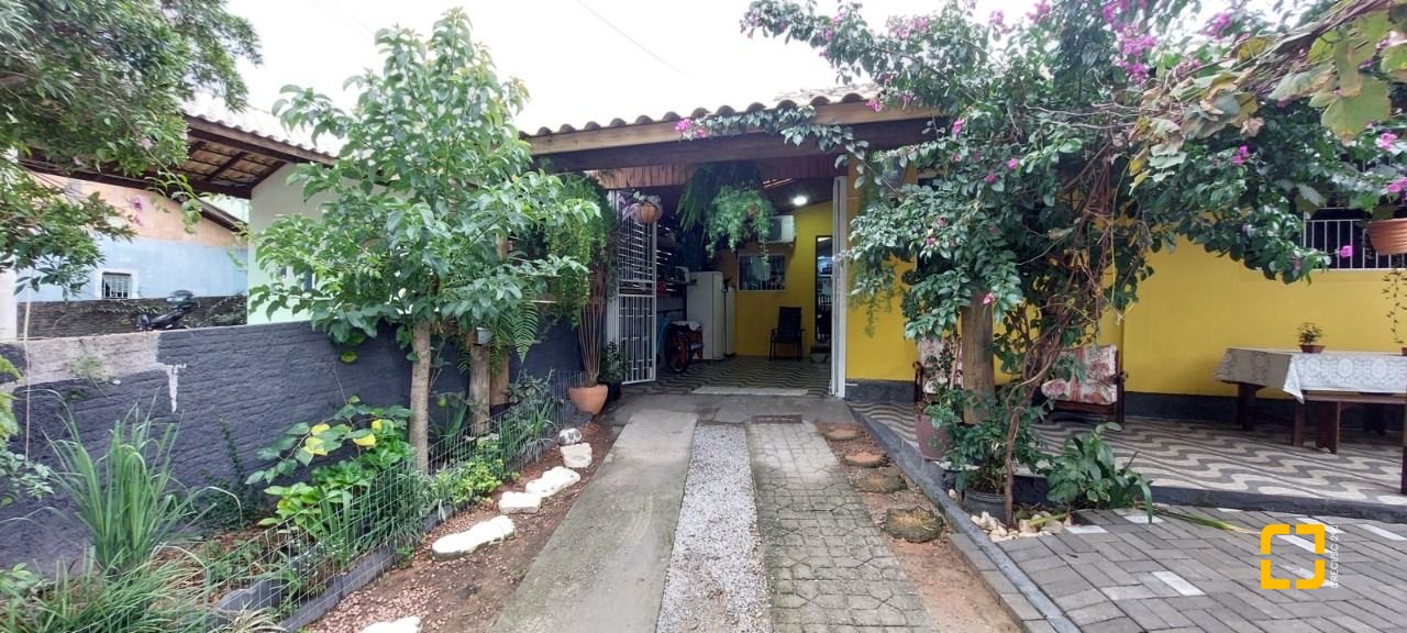 Casa com 90m², 4 quartos, 2 garagens, no bairro Rio Vermelho em Florianópolis