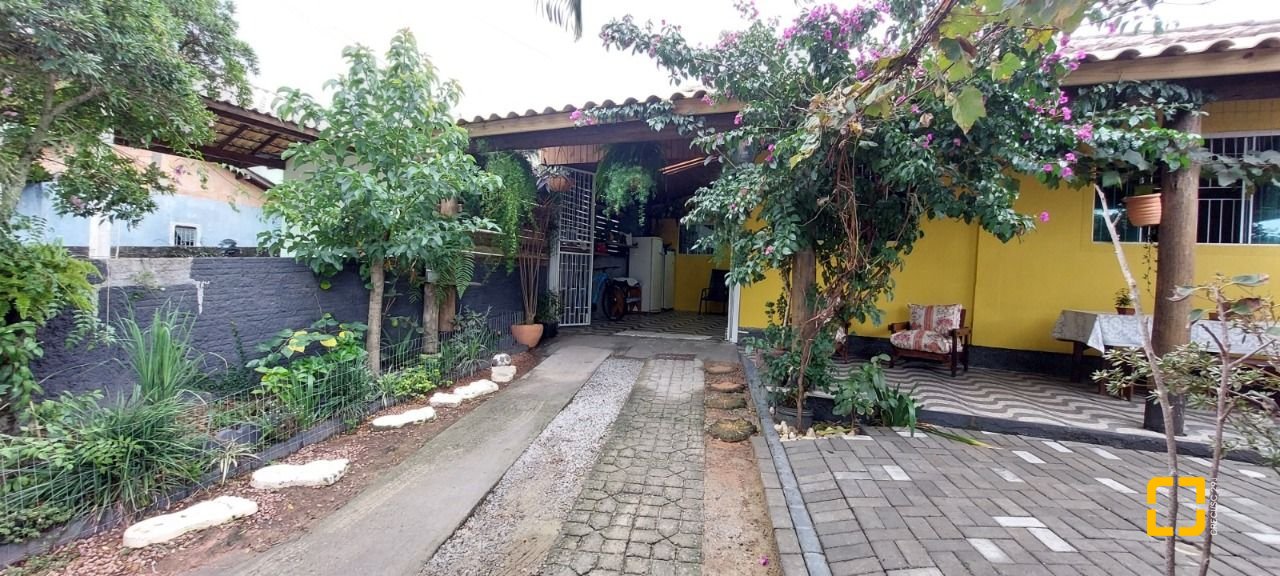 Casa com 90m², 4 quartos, 2 garagens, no bairro Rio Vermelho em Florianópolis